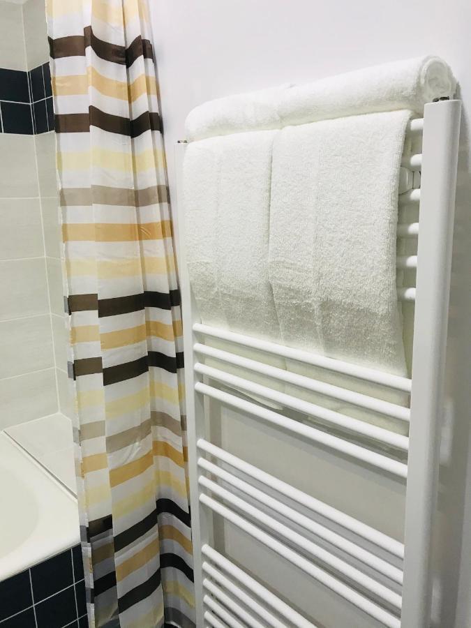 Comfy Apartment - Free Private Parking,Ac,Wi-Fi Carei Exterior photo