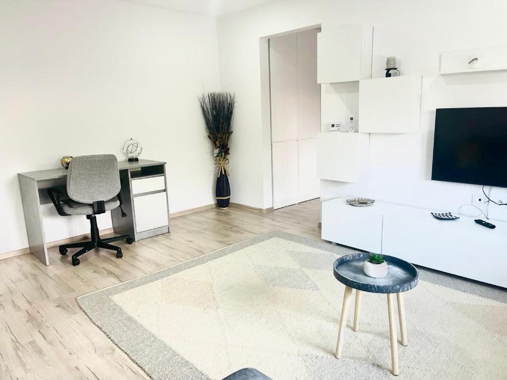 Comfy Apartment - Free Private Parking,Ac,Wi-Fi Carei Exterior photo